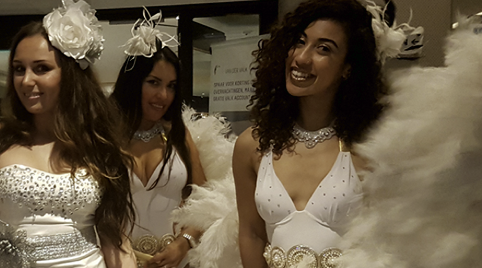 Burlesque Danseressen en Acrobaten